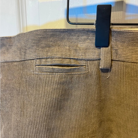L.L. Bean Classic Fit Men's Corduroy Brown Tan Pants size 40 - Picture 3 of 4